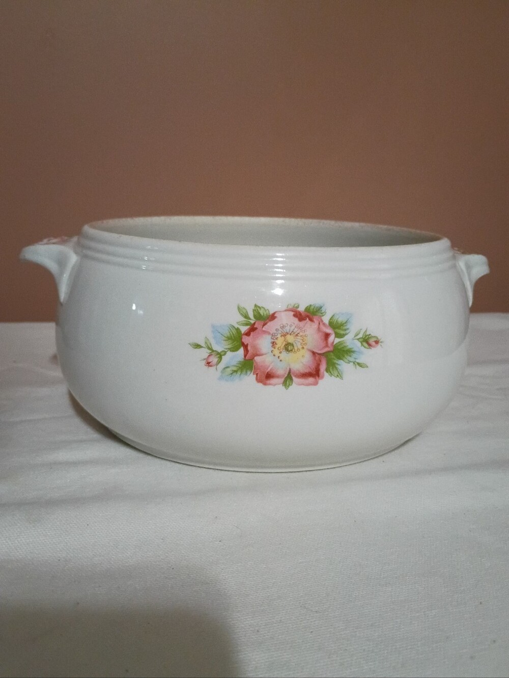 Vintage Hall's Superior Kitchenware Casserole dish.